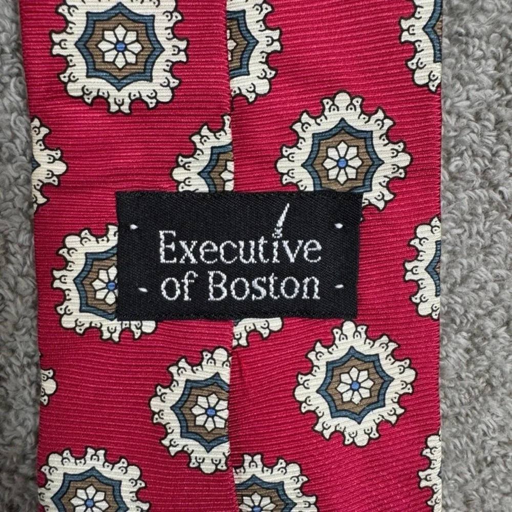 Executive of Boston Mens Red Medallion Geometric Silk Necktie Classic 58 Inch